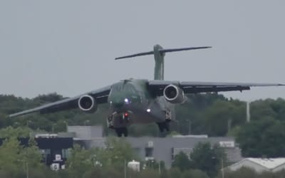 Embraer KC-390 shows off just how quickly it can stop with a spectacularly short landing