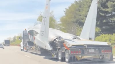 F-15 jet spotted being transported on the highway and its actual size is leaving people very surprised