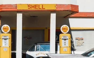 Small abandoned Arizona town feels like a 1950s time capsule and its cars prove it