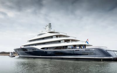 $400,000,000 superyacht is so large the crew look like ants