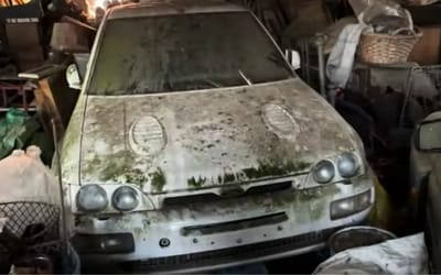 Explorer makes one-of-a-kind discovery finding an incredible rare Ford abandoned in a barn