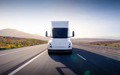 Tesla Semi driving 500 miles fully loaded on one charge is proof it’s the future of freight travel