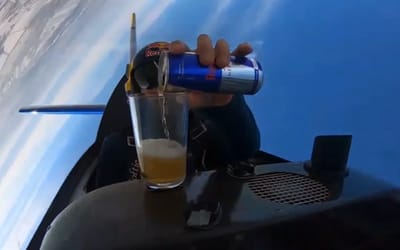 Mind-bending footage shows pilot demonstrating Newton’s law of physics at 30,000 feet