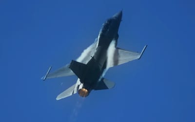 US man gets the chance to fly in an F-16 Viper and 9Gs push his body to the limit in 'most violent' flight