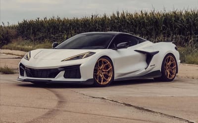 Corvette Z06 in dual-tone white and black gets a bold bronze upgrade