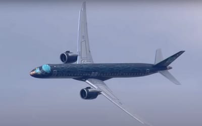 Embraer plane takes to the skies in Paris and the pilot pulls off something truly beautiful