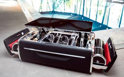 This amazing Rolls-Royce Champagne Chest is made in the same bespoke fashion as the cars