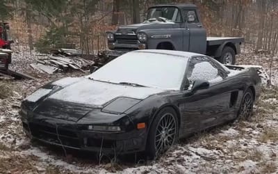 Guys restore Honda Acura NSX that had mice living inside it