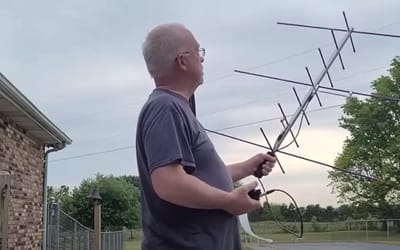 American builds DIY homemade radio and makes contact with astronaut aboard the ISS