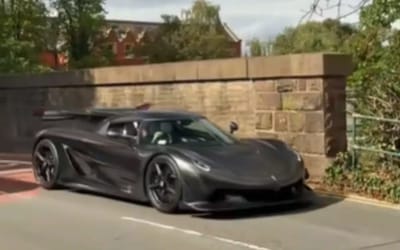 UK car spotter blown away by $13,000,000 hypercar convoy that includes beautiful Jesko