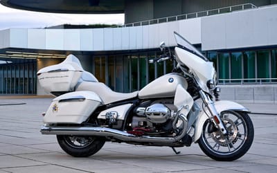 Pope’s blessing turns BMW R 18 Transcontinental into a $182,000 charity bike