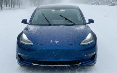 canadian-man-tesla-test-warm-up-minus-temperature