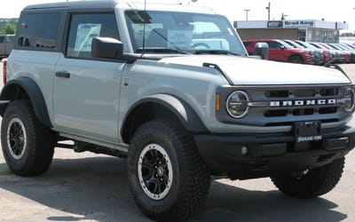 Californian woman shocked by cost of maintaining expensive cars after filling Ford Bronco with gas