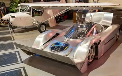 Hand-built amphibious car is an actual supercar on water