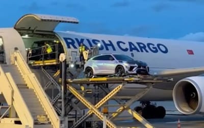 Amazing process of a Lamborghini Urus being shipped to Dubai