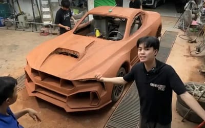 Vietnamese men turn Toyota into Ford Mustang GT 500