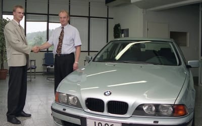 Man's beloved E39 BMW 5 Series hits 1,000,000km so he decides to buy another BMW to celebrate