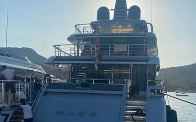 British guy accidentally meets the owner of Ferrari whilst admiring his $30,000,000 superyacht