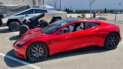 tesla-roadster-spacex-delayed