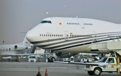 sultan-of-brunei-turned-boeing-747-400-into-solid-gold