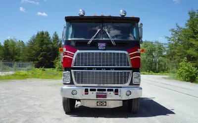 Guy buys $1,000 truck spends 12 years restoring rare 1985 Ford CL9000 as a tribute to his late father