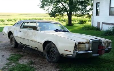 Guys discover 1972 Lincoln Continental in barn after 35 years and lift trunk to find the least expected thing