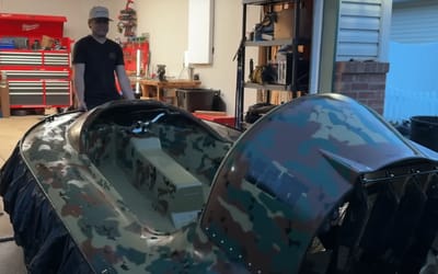 American discovers a wrecked 1989 hovercraft that's been abandoned 20 years and gets to work making it airborne again
