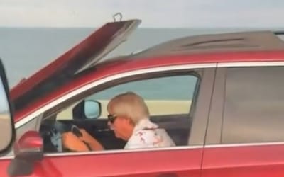 subaru-driver-florida-road-tampa-bridge