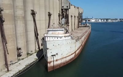 Inside mysterious abandoned ghost ship in Chicago full of secrets