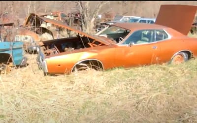 Guys discovered huge junkyard in Kansas crammed with so many classic cars it was impossible to predict what they found