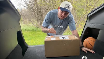 Canada man pays $3,143 for box of Apple returns to try and flip them for a profit