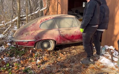 wd-detailing-find-emotional-letter-jaguar-e-type-restoration