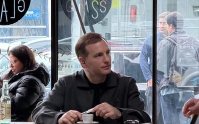 People are losing their minds over this video of Joe Gebbia, US Chief Design Officer, testing a mind-blowing new tech gadget