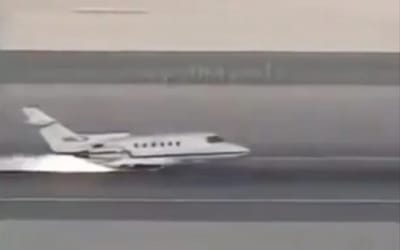 Pilot makes emergency landing in Vegas without landing gear in dramatic footage