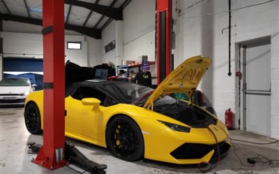Lamborghini Huracán rolls into mechanic's garage and he exposes what happens if you don't look after the supercar