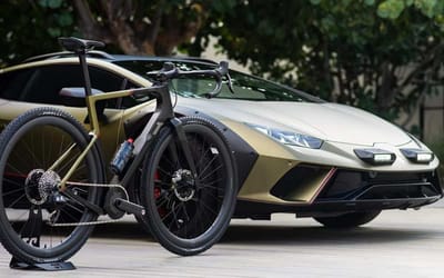 The Lamborghini Huracán Sterrato now comes on 2 wheels