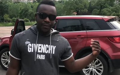 Man buys $12,000 Chinese Land Rover replica then claims no one will suspect a thing once he replaces the branding