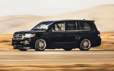 How a modified Toyota Land Cruiser reached a record-breaking speed of 370 km/h