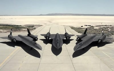 SR-71 Blackbird set four new speed records the day before its retirement