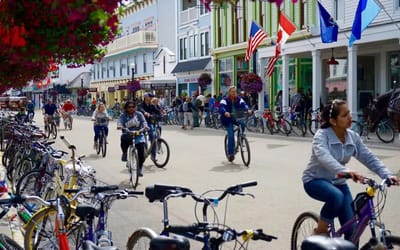 US town with a no-car policy relies on bikes and horse-drawn carriages for everything