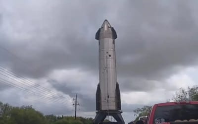 Massive SpaceX rocket cruising down a Texas highway stops cars