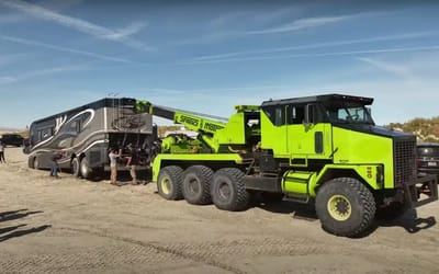 Massive motorhome buried in desert quicksand and chaos unfolds during rescue