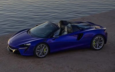 The 2025 McLaren Artura Spider debuted with an incredible updated V6 Hybrid powertrain