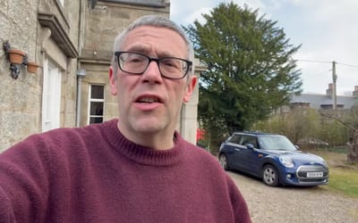 Man breaks down cost difference between charging a Tesla and filling up a gas Mini and ends up making one huge statement