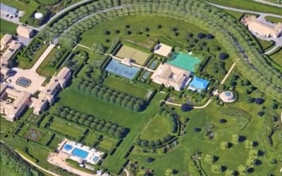 Guy scouting Google Earth thinks he’s found most expensive house in America but he’s not sure whose it is