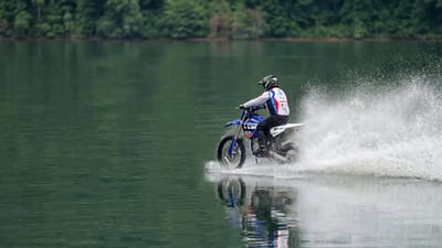 man-sets-new-guinness-world-record-on-motorcycle-driving-on-water