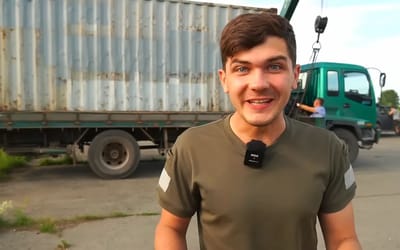 Man spends $25,000 on mystery container at cargo auction then shrieks as he sees what car is behind the cover