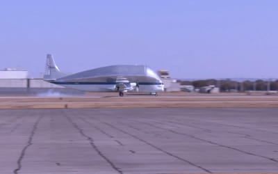 super-guppy-landing-alabama-video-nasa