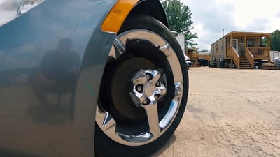 Man tests out how a single-spoke wheel concept would work in real life and physics teaches him a very fast lesson