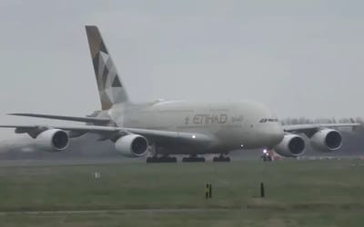 Pilot pulls off unbelievable maneuver landing Airbus A380 sideways